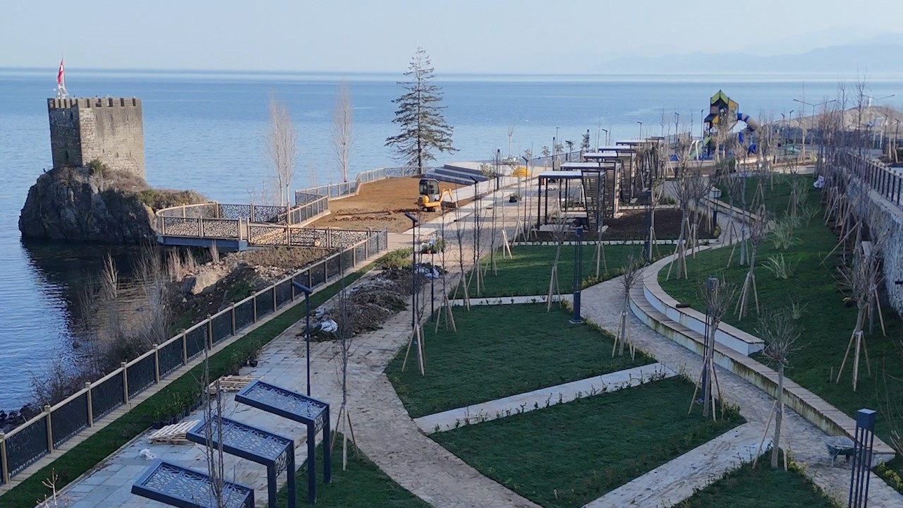 Altı tünel üstü park
