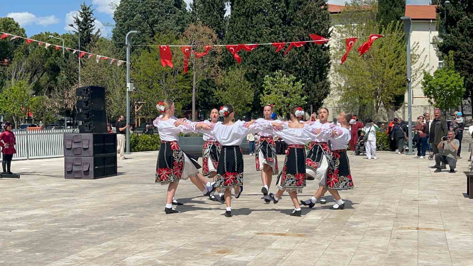Altı ülkenin çocukları Muğla’da aynı sahneyi paylaştı
