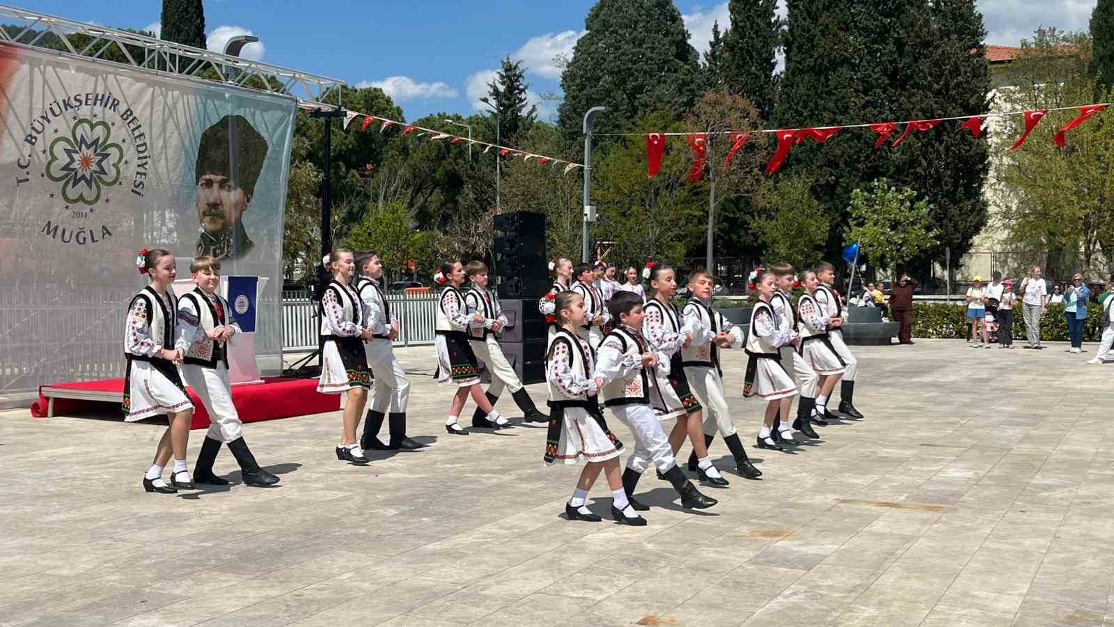 Altı ülkenin çocukları Muğla’da aynı sahneyi paylaştı
