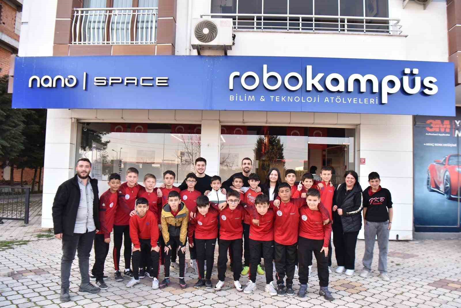 Altıeylül Belediyesporun sporcuları bilim dünyasını keşfetti
