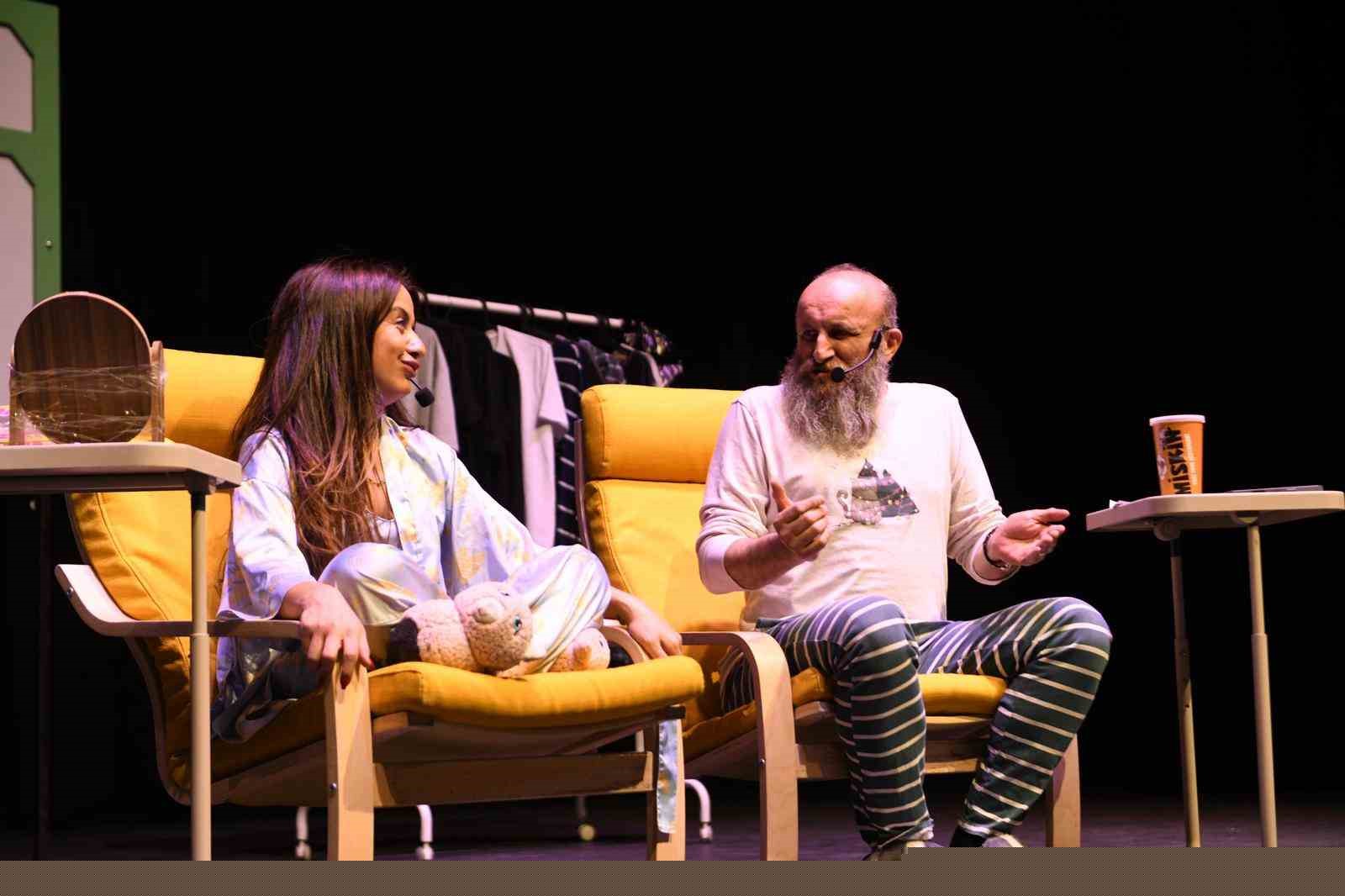 Altıeylül’de tiyatro dolu gece
