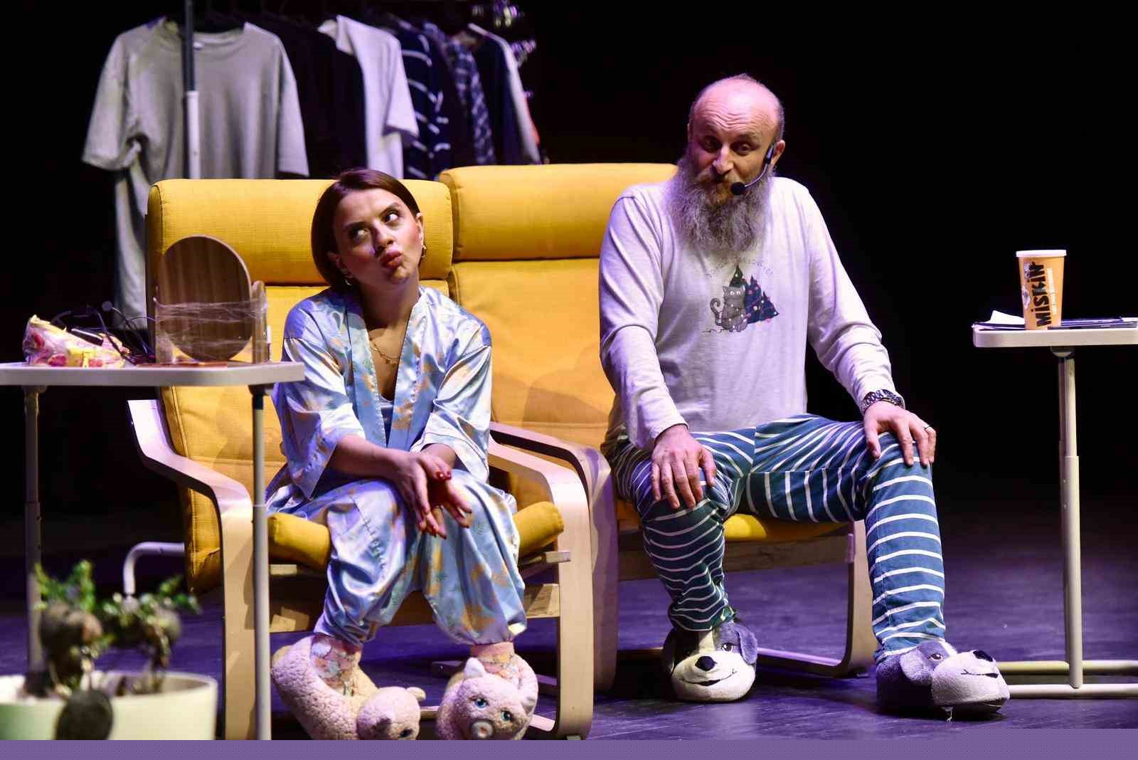 Altıeylül’de tiyatro dolu gece
