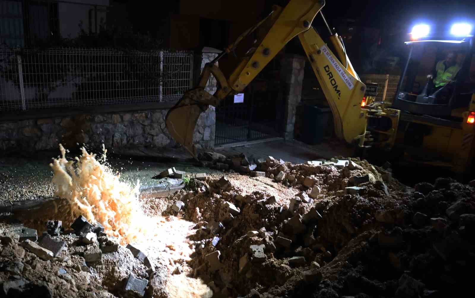 Altın değil, su kaçağı arıyorlar
