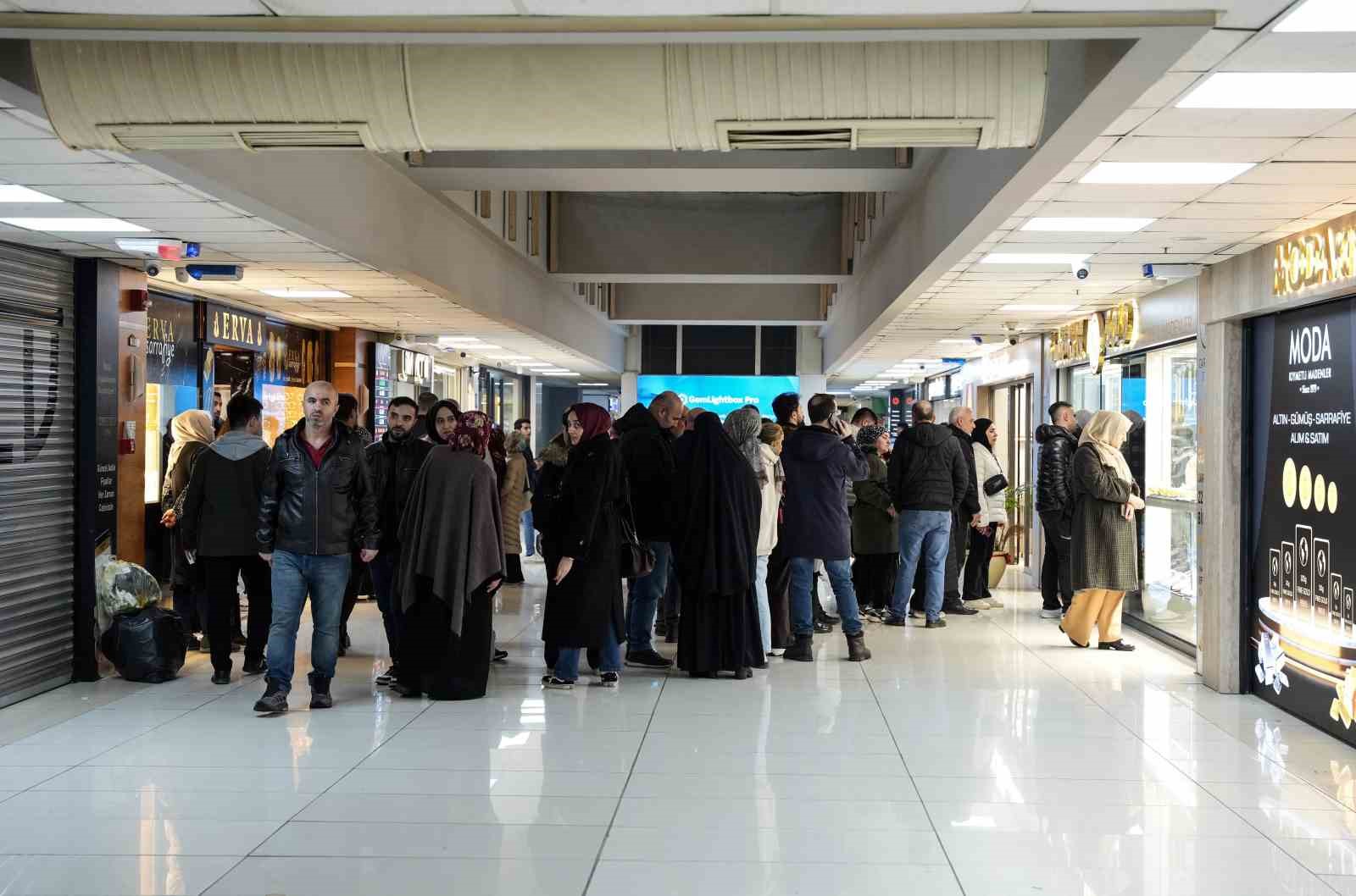 Altın fiyatı düştü, Kuyumcukent’e gram altın tükendi
