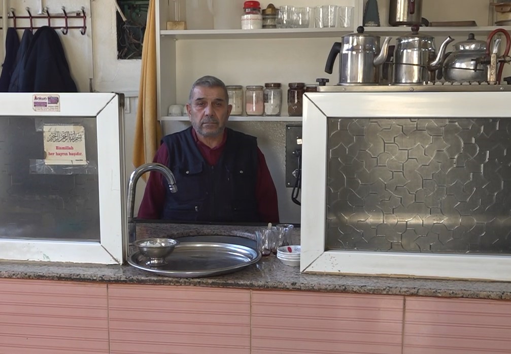 Altın ve dövizlerini 3 aydır yanında taşıyan adam gasp edildi
