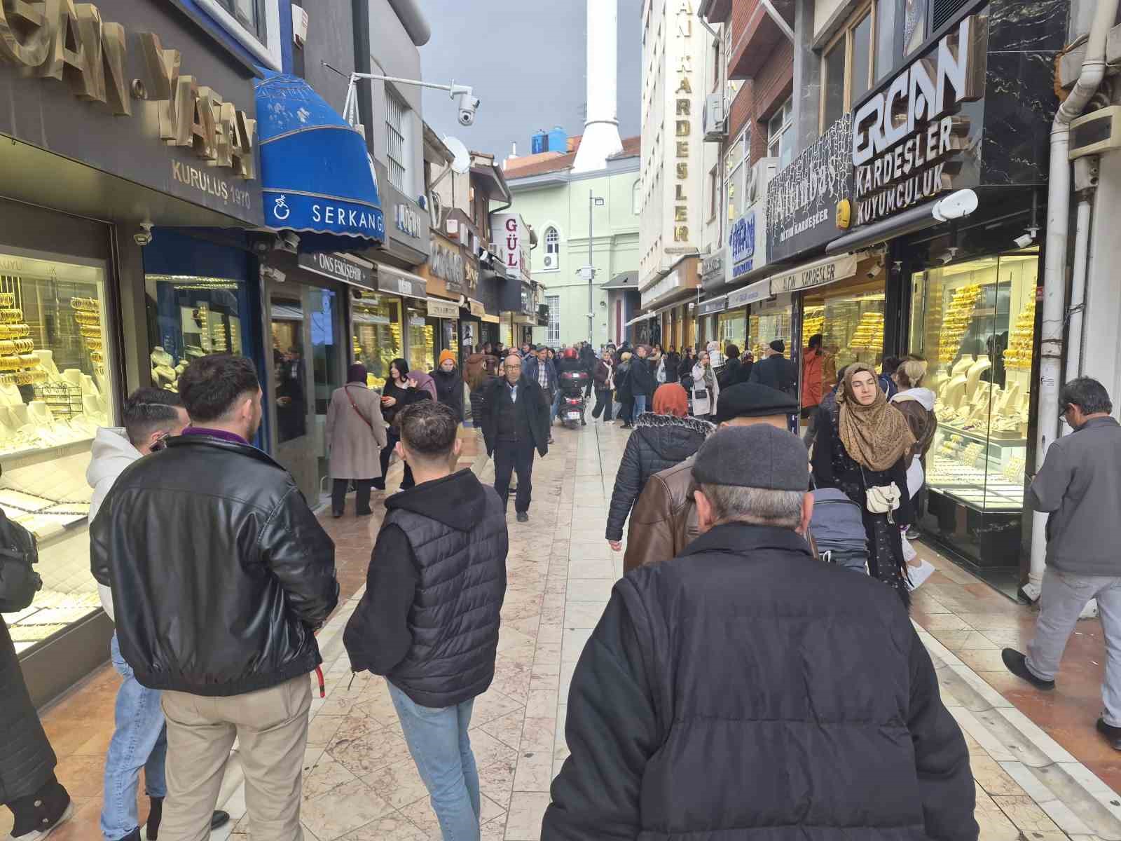 Altına rağbet devam ediyor
