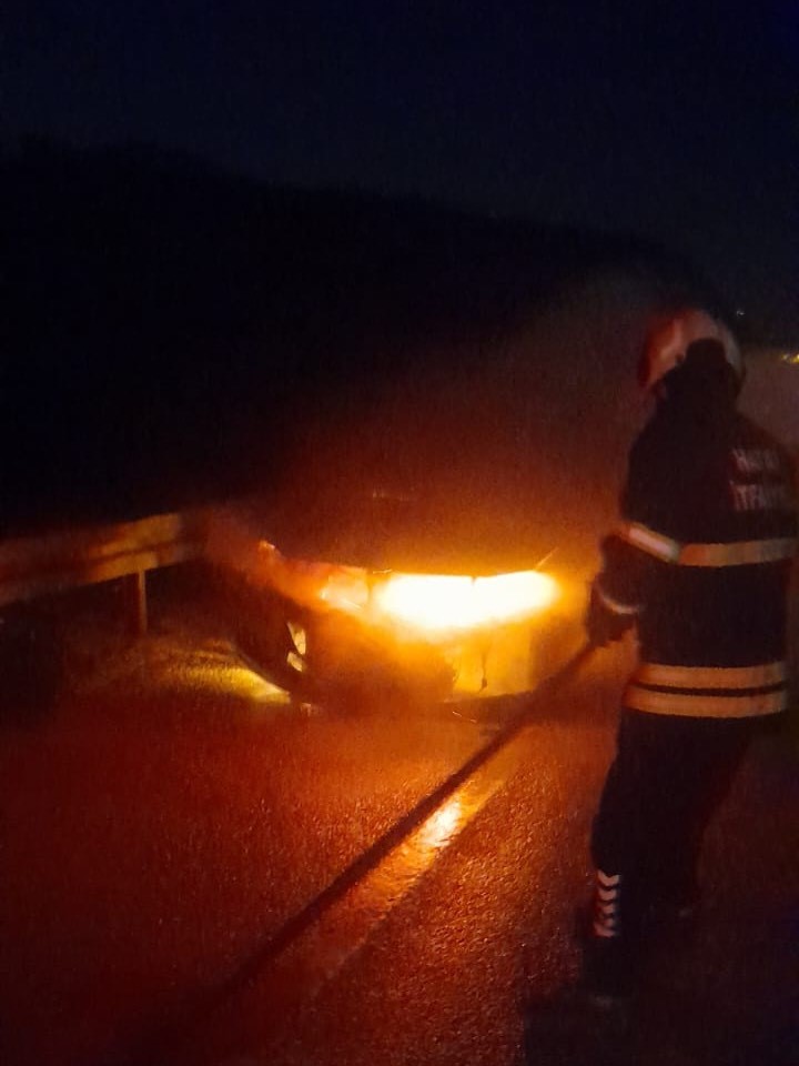 Altınözü’nde araç yangını
