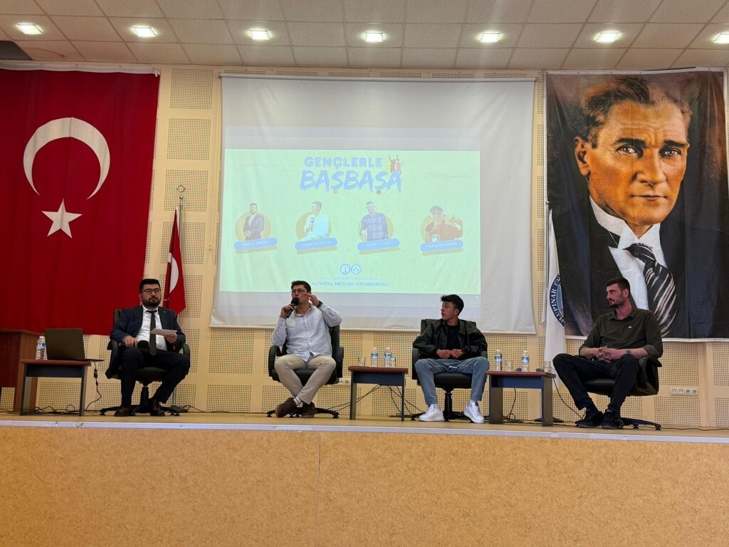 Altıntaş MYO’da genç çiftçi fenomenler öğrencilerle buluştu
