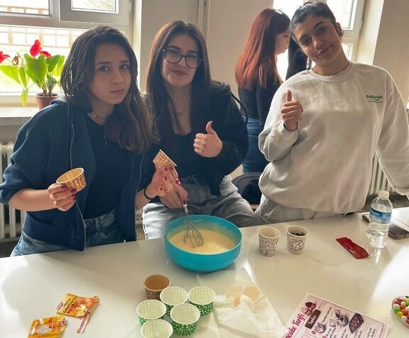 Altıntaş MYO’da Mini Kek Atölyesi düzenlendi
