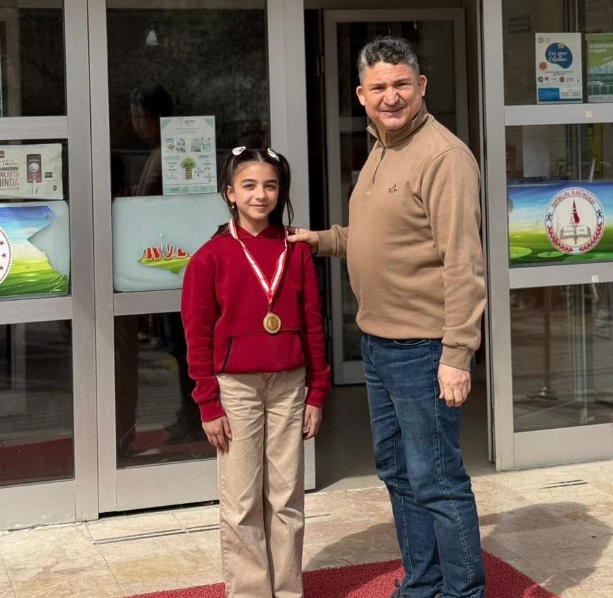 Altıntaş’ta minik öğrencinin çevre duyarlılığı
