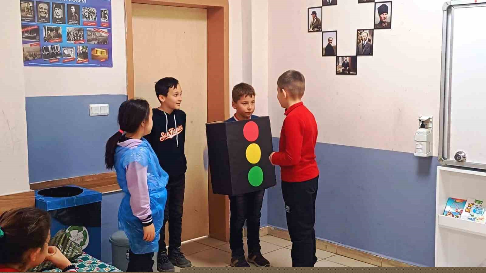 Altıntaş’ta öğrenciler kitapları drama ile canlandırdı
