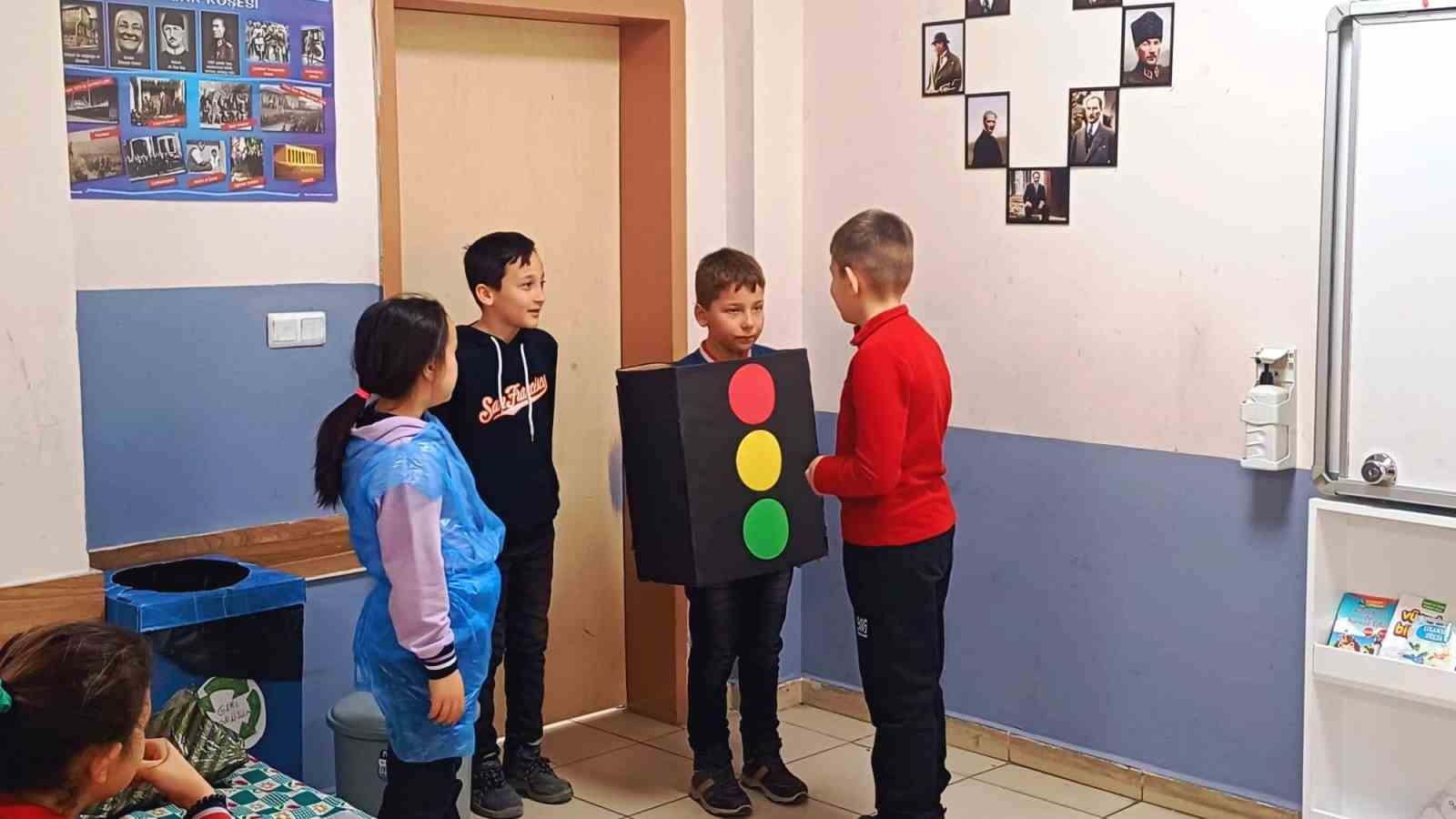 Altıntaş’ta öğrenciler kitapları drama ile canlandırdı
