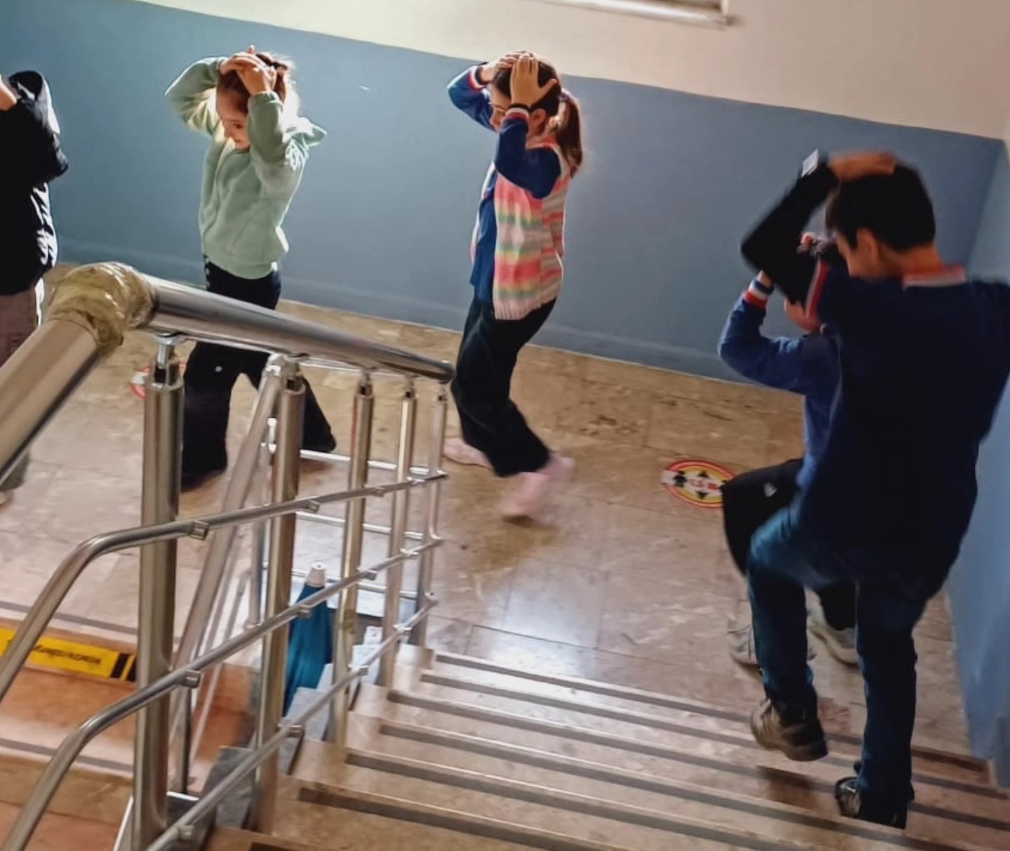 Altıntaş’ta Zafer İlkokulunda deprem tatbikatı
