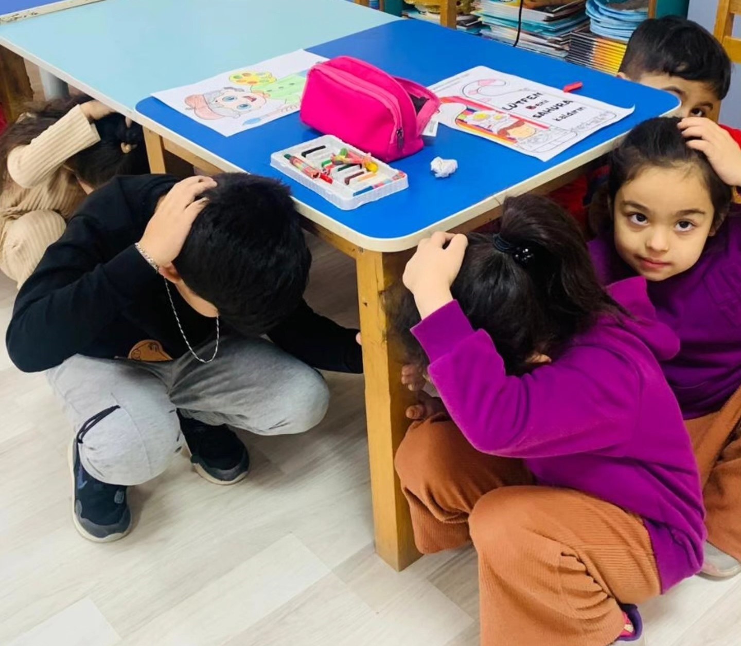 Altıntaş’ta Zafer İlkokulunda deprem tatbikatı
