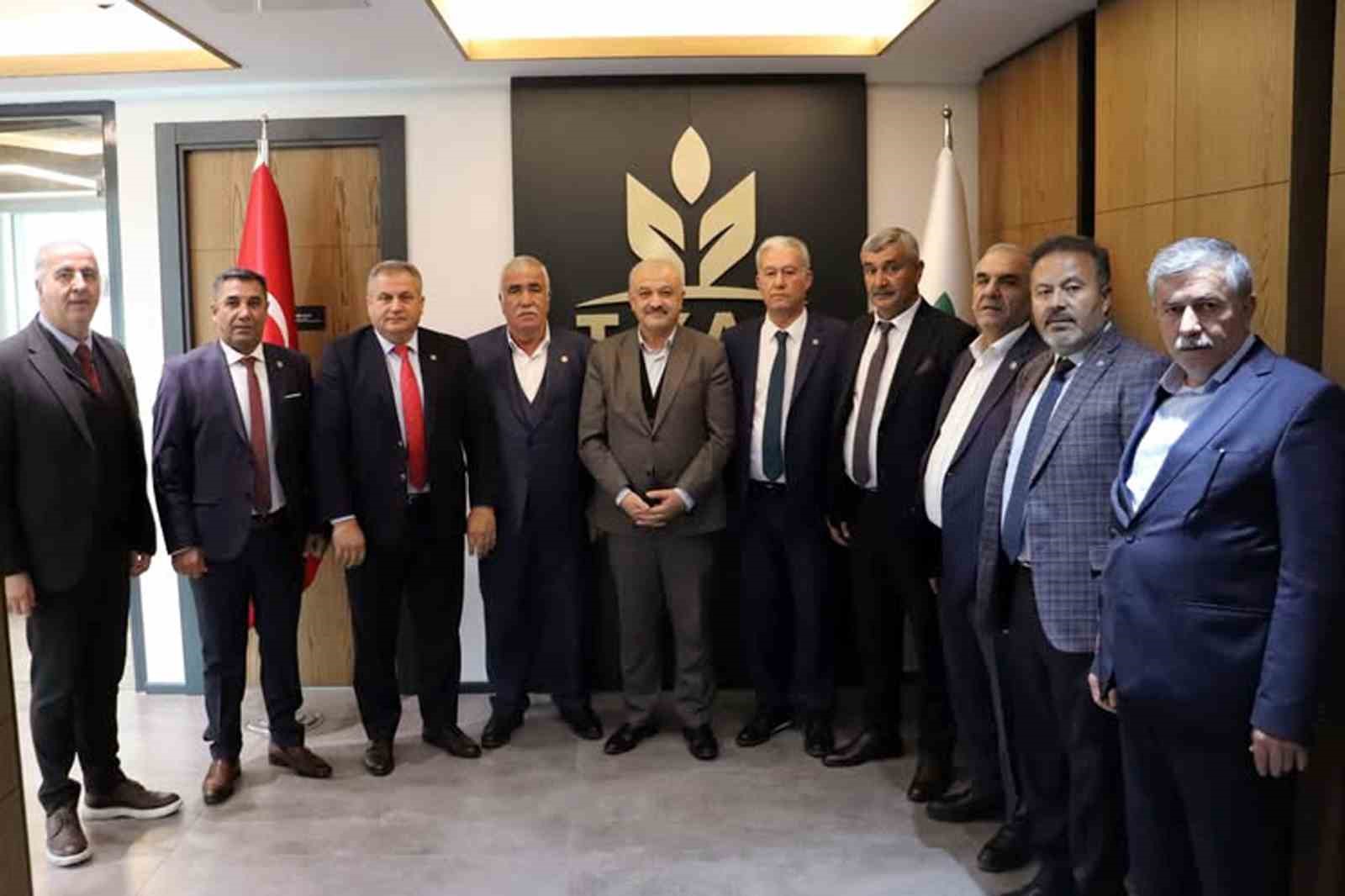 Altun’dan TYAB Başkanı Olgun’a ziyaret
Altun’dan TYAB Başkanı Olgun’a ziyaret