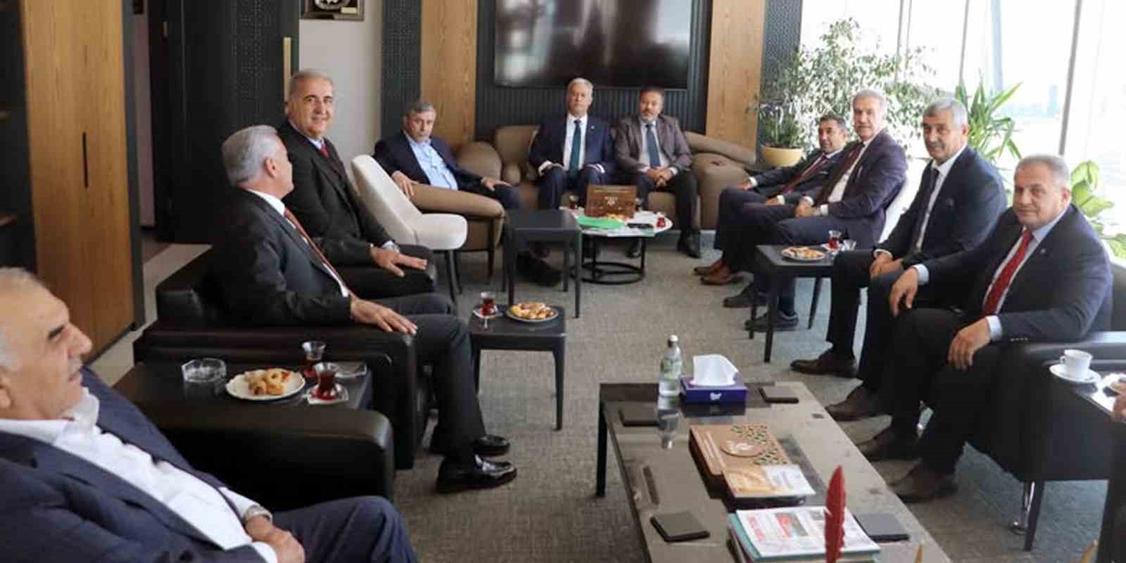 Altun’dan TYAB Başkanı Olgun’a ziyaret
Altun’dan TYAB Başkanı Olgun’a ziyaret