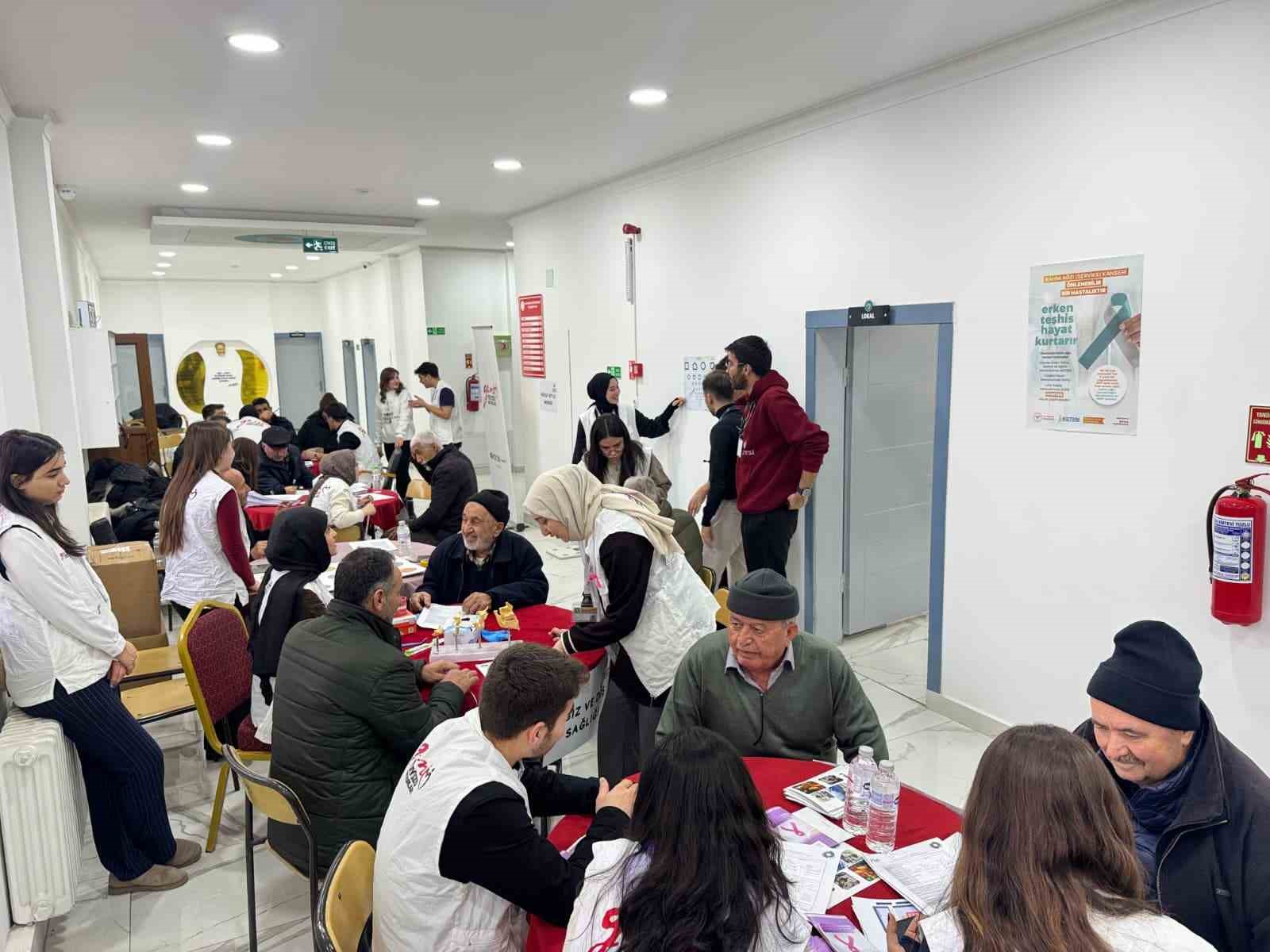 Altunhisar’da Sağlık Sokağı Projesi yoğun ilgi gördü
