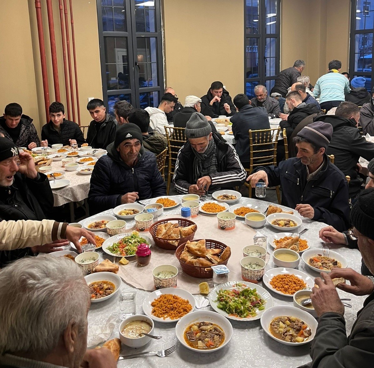 Alucra’da geleneksel iftar programı sürüyor
