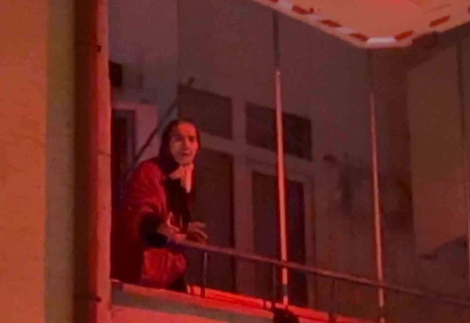 Alzheimer anne oğlunu unuttu, sokakta kalan oğlu için ekipler seferber oldu
