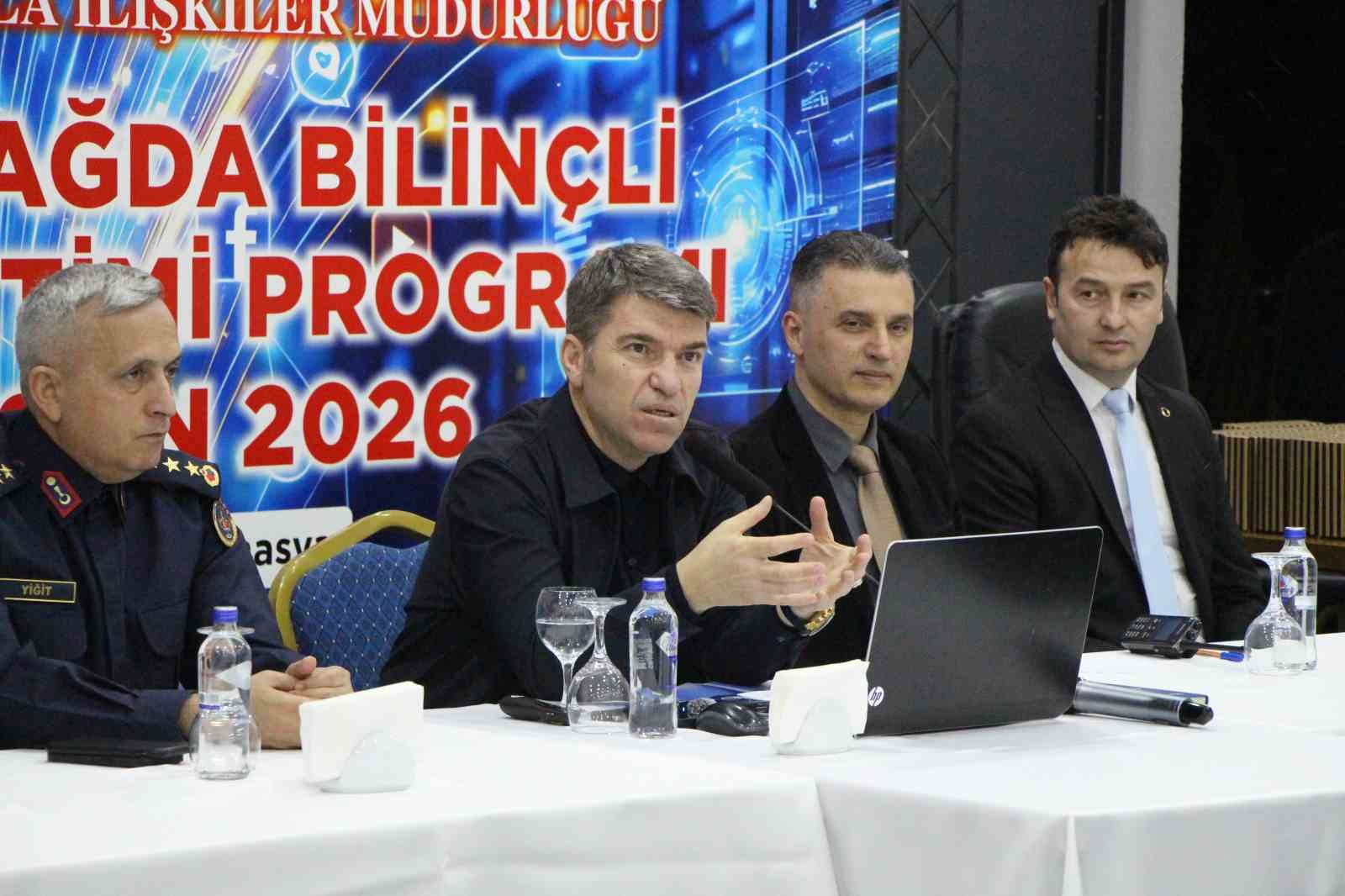 Amasya Valiliği’nden şehirdeki içerik üreticilerine ’bilinçli içerik’ semineri
