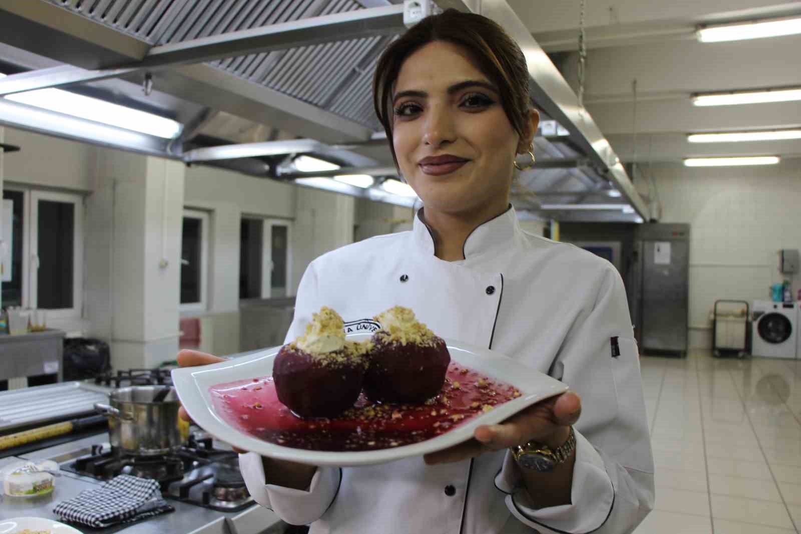 Amasya’da 2 bin yıldır yetiştirilen meyveden yapılan tatlı: Elma tatlısı
