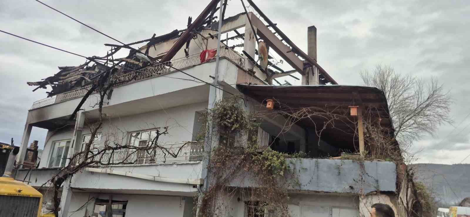 Amasya’da ahır yangında kül oldu: 1 hayvan telef oldu
