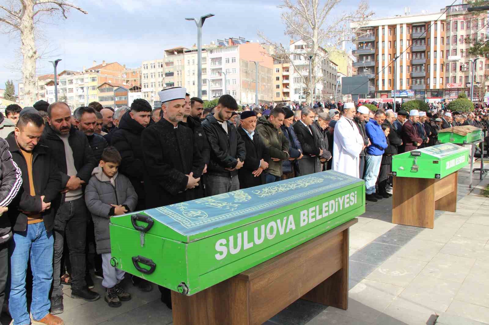 Amasya’da biyogaz tesisinde zehirlenerek ölen 3 işçi son yolculuklarına uğurlandı
