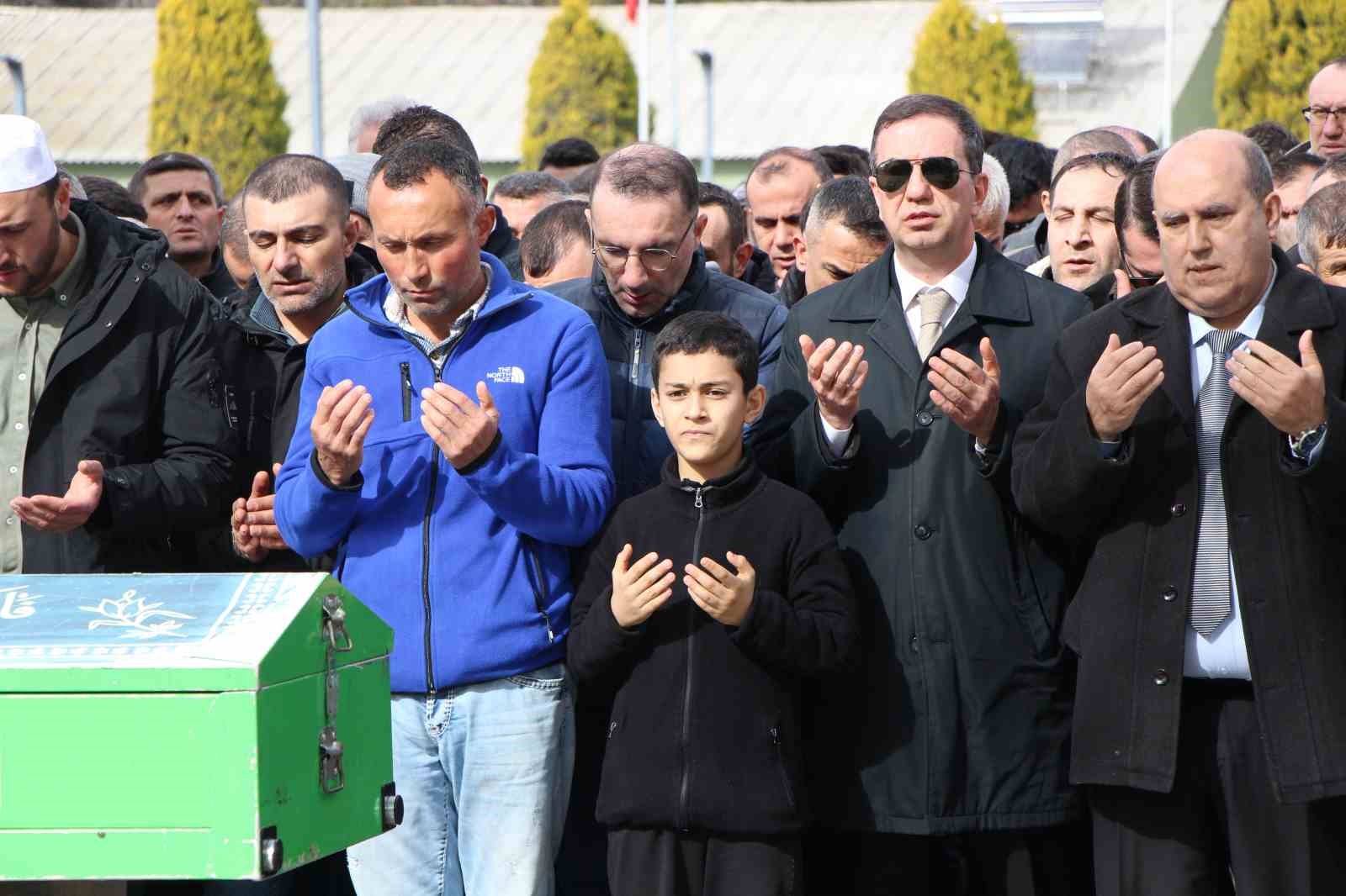 Amasya’da biyogaz tesisinde zehirlenerek ölen 3 işçi son yolculuklarına uğurlandı
