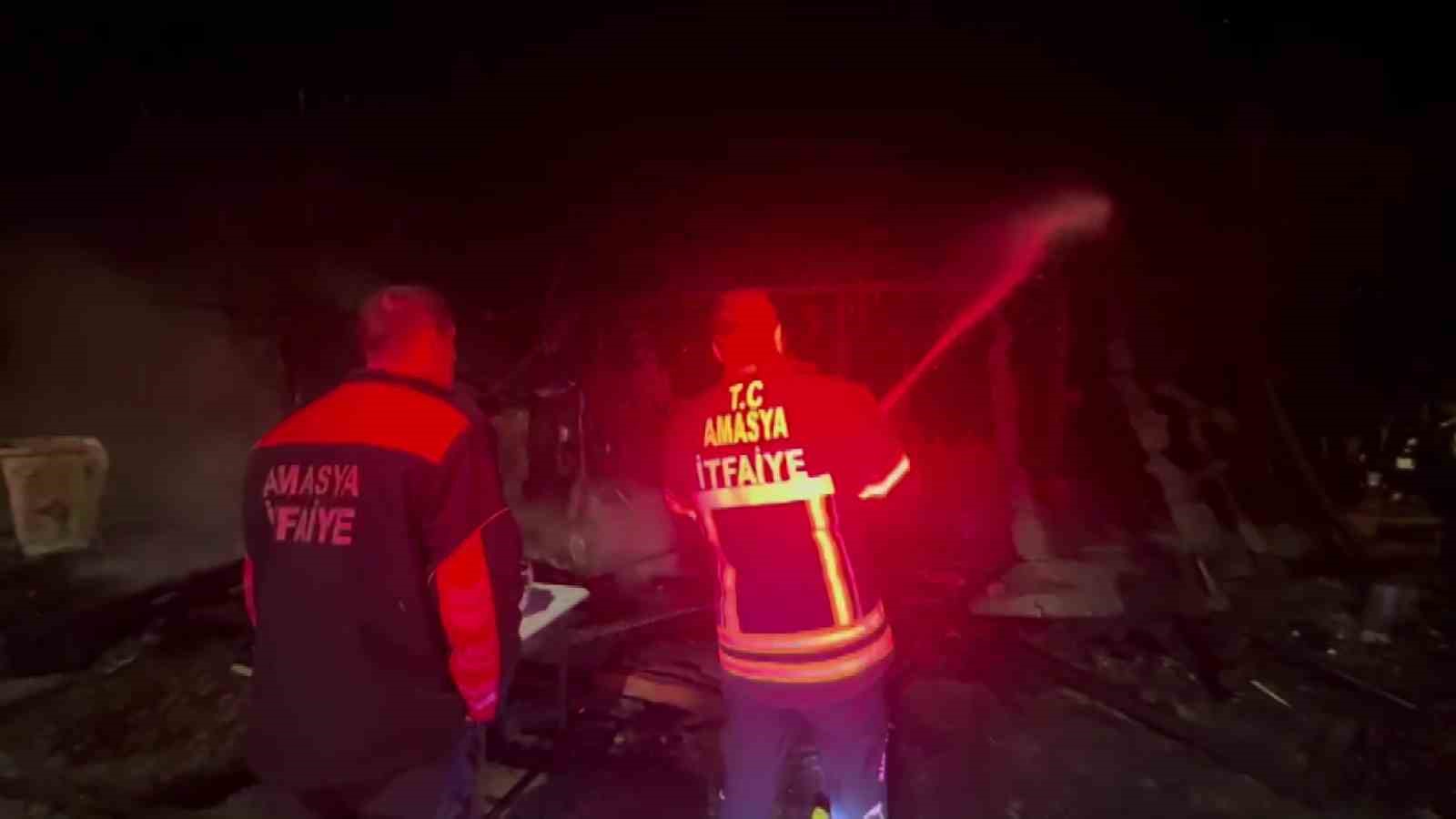 Amasya’da manav tezgahı alev topuna döndü
