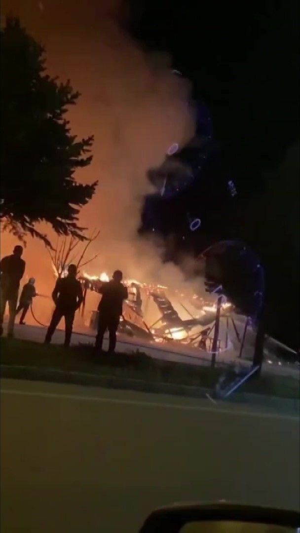 Amasya’da manav tezgahı alev topuna döndü

