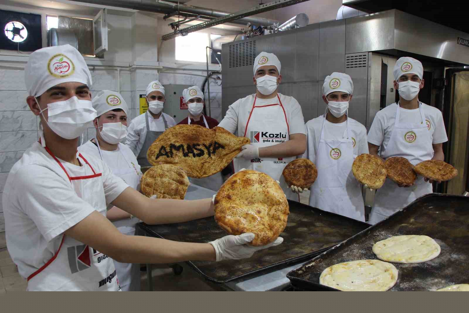Amasya’da Ramazan pideleri meslek liselilerden
