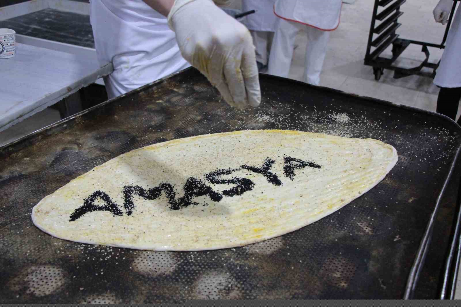 Amasya’da Ramazan pideleri meslek liselilerden
