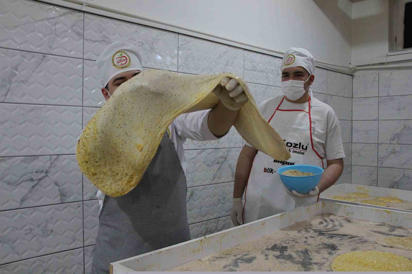 Amasya’da Ramazan pideleri meslek liselilerden
