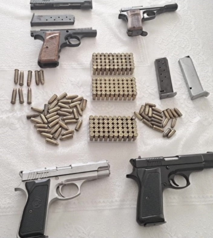 Amasya’da silah kaçakçılığı operasyonu: 5 ruhsatsız silah ve 600’den fazla fişek ele geçirildi
