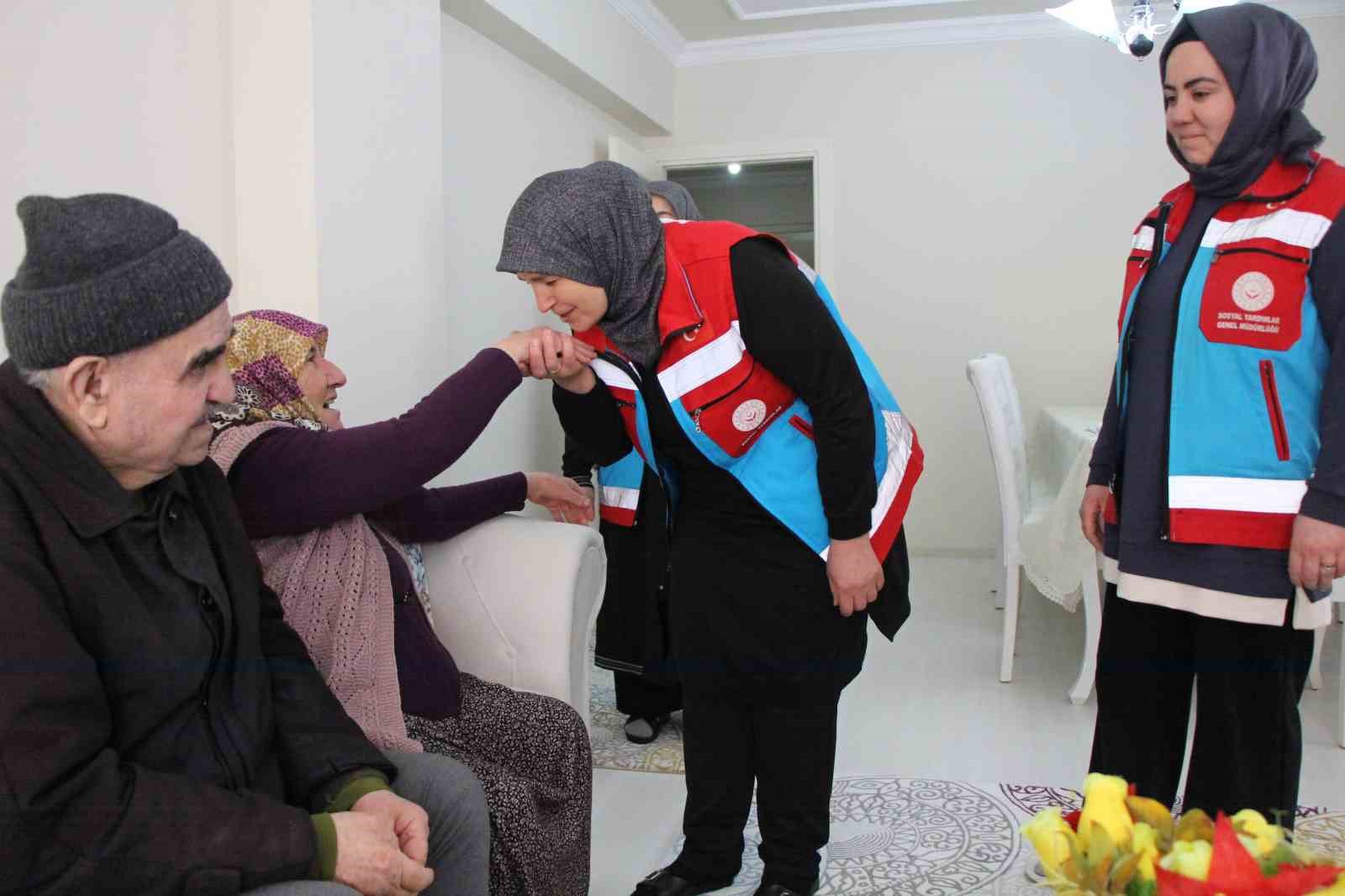 Amasya’da yaşlıların bayram temizliğini ‘vefalı eller’ yaptı
