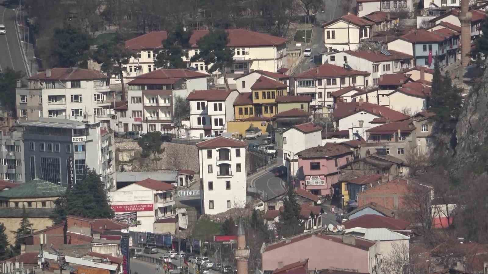 Amasya’da yaşlıların bayram temizliğini ‘vefalı eller’ yaptı
