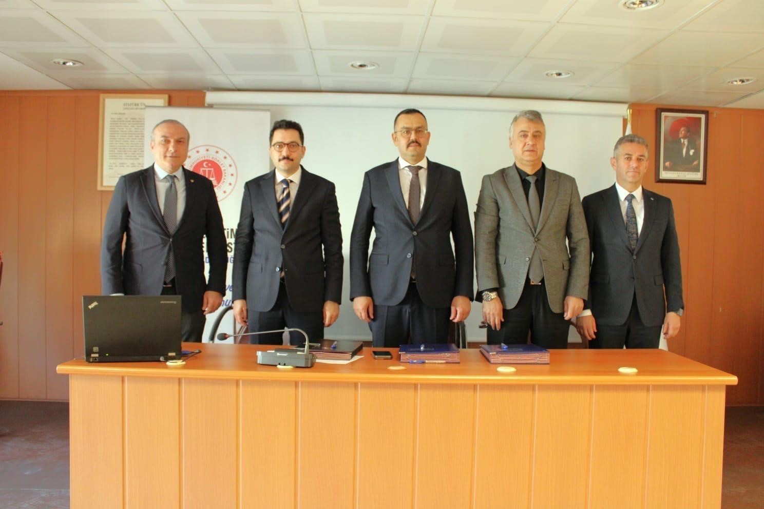 Amasya’da yükümlülerin topluma kazandırılması için uygulanacak 2 projede imza atıldı
Amasya’da yükümlülerin topluma kazandırılması için uygulanacak 2 projede imza atıldı