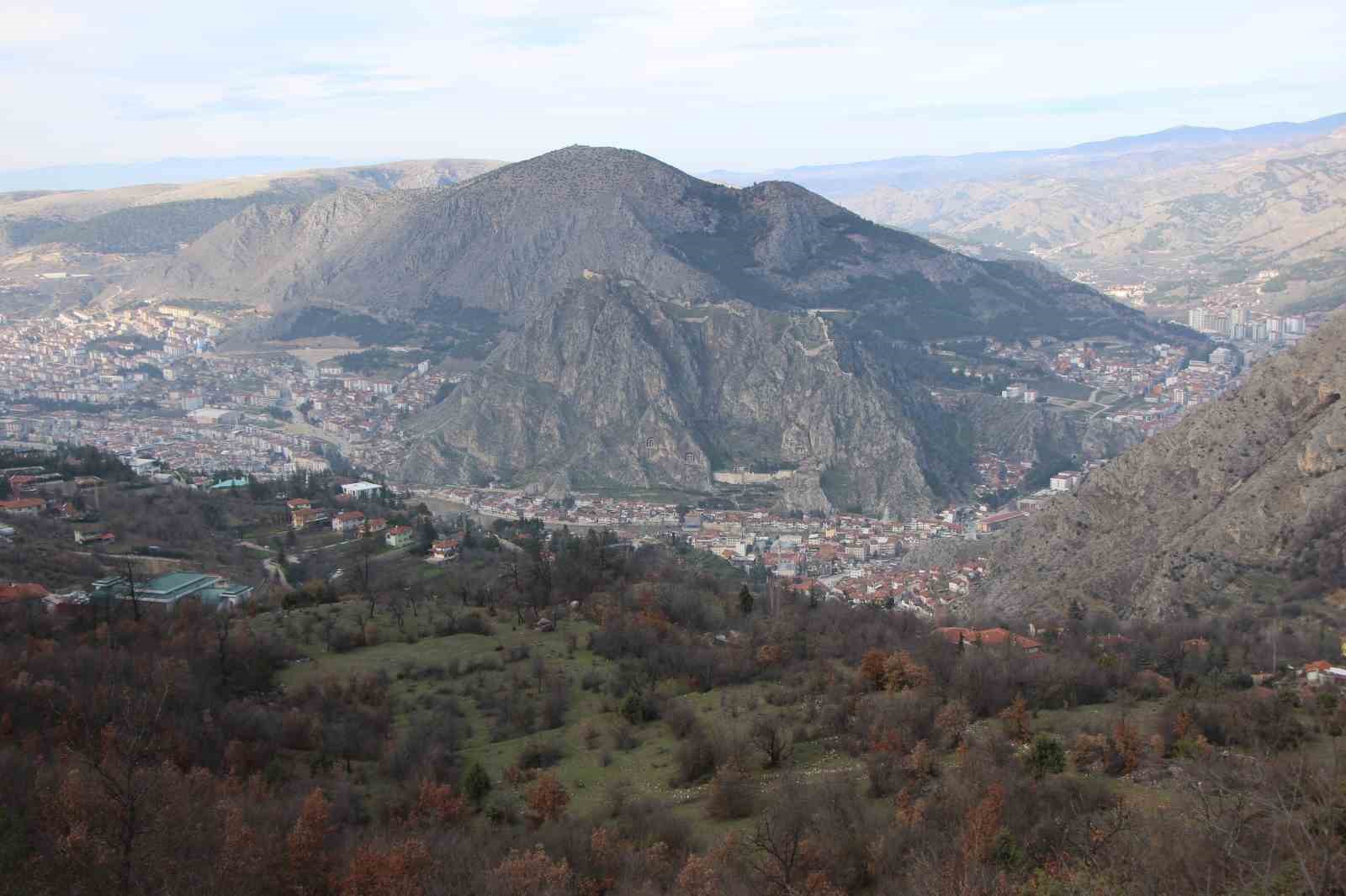 Amasya’nın dağlarında çiçekler açmaya başladı: "Anadolu’daki bitkiler milli servet"
