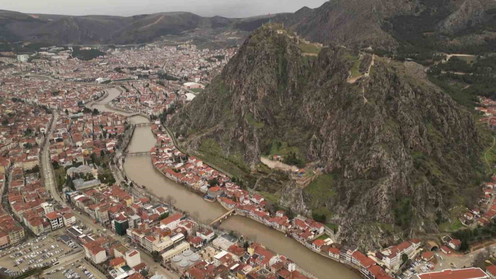 Amasya’nın dağlarında çiçekler açmaya başladı: "Anadolu’daki bitkiler milli servet"
