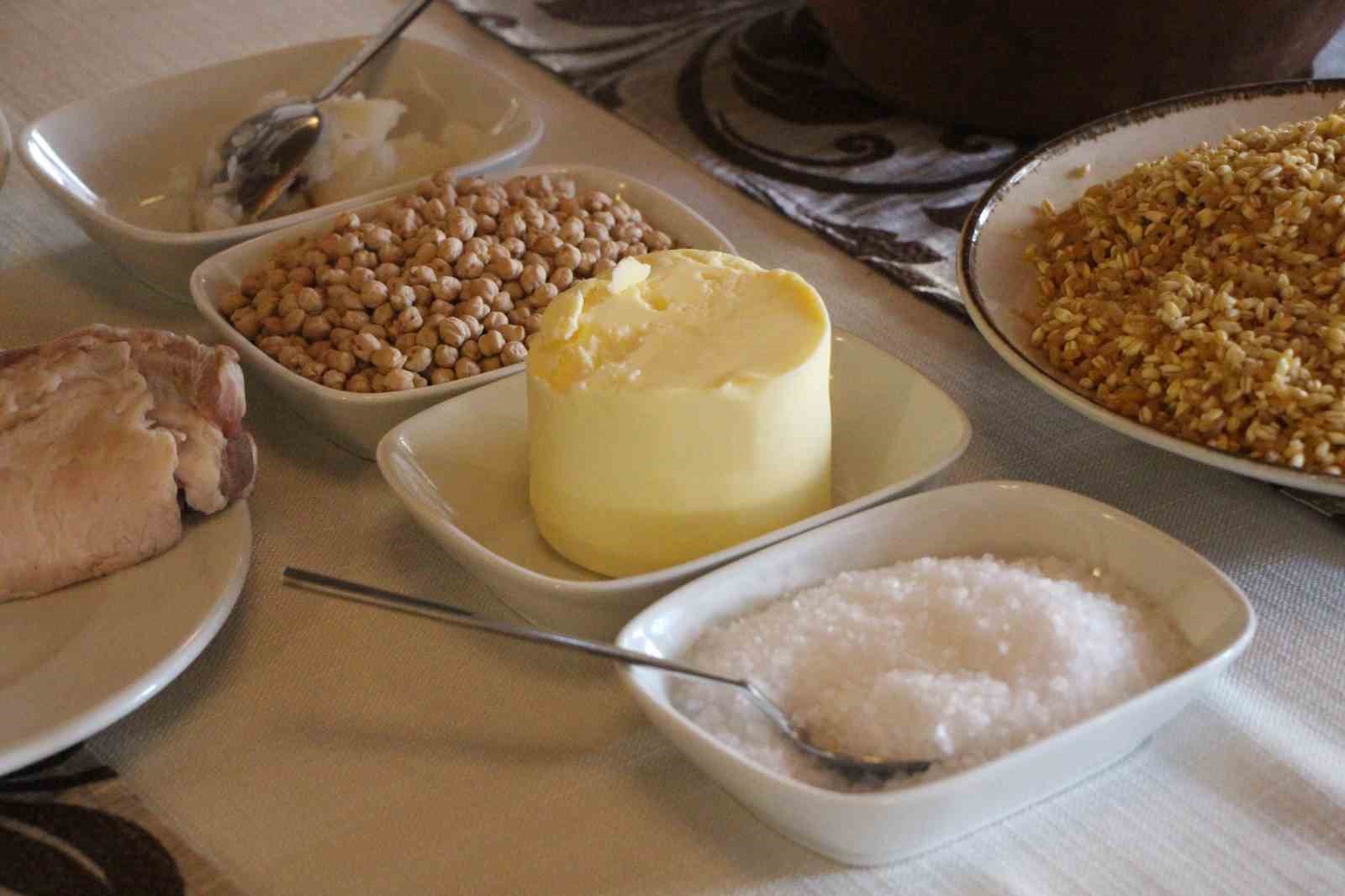 Amasya’nın tescilli lezzeti ’taş fırın keşkeği’: Pişmesi 12 saat sürüyor
