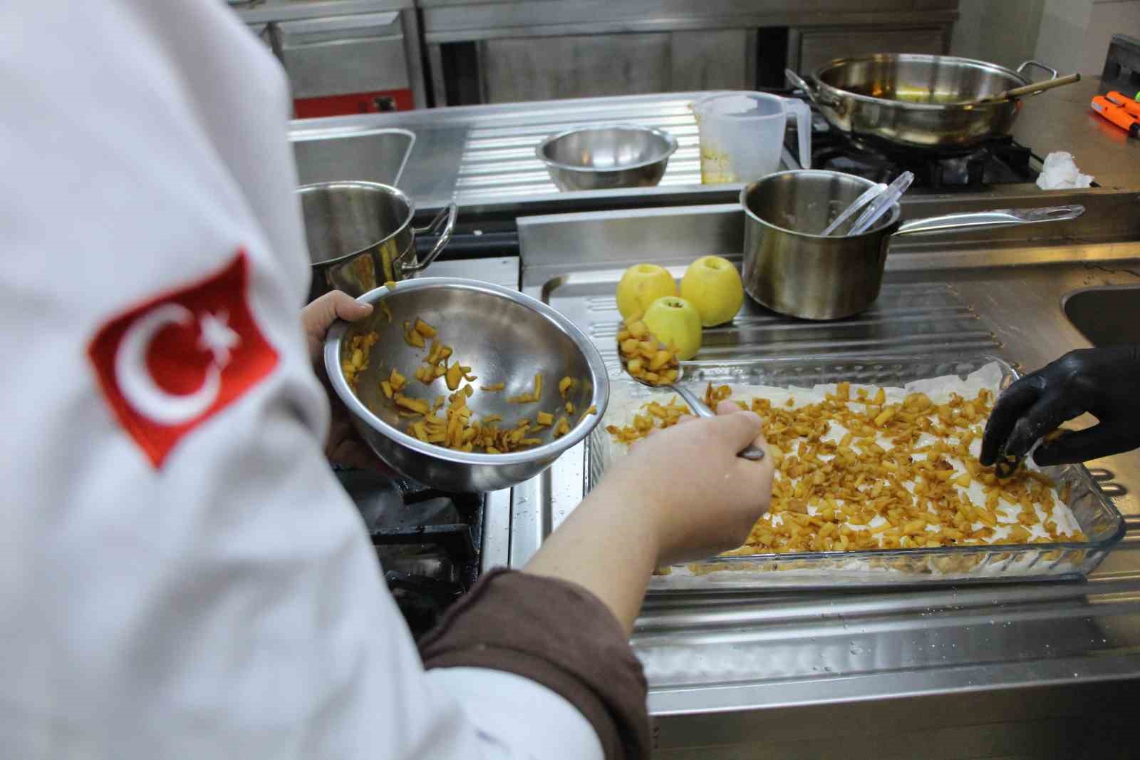 Amasya’nın yeni lezzeti ‘elmalı baklava’
