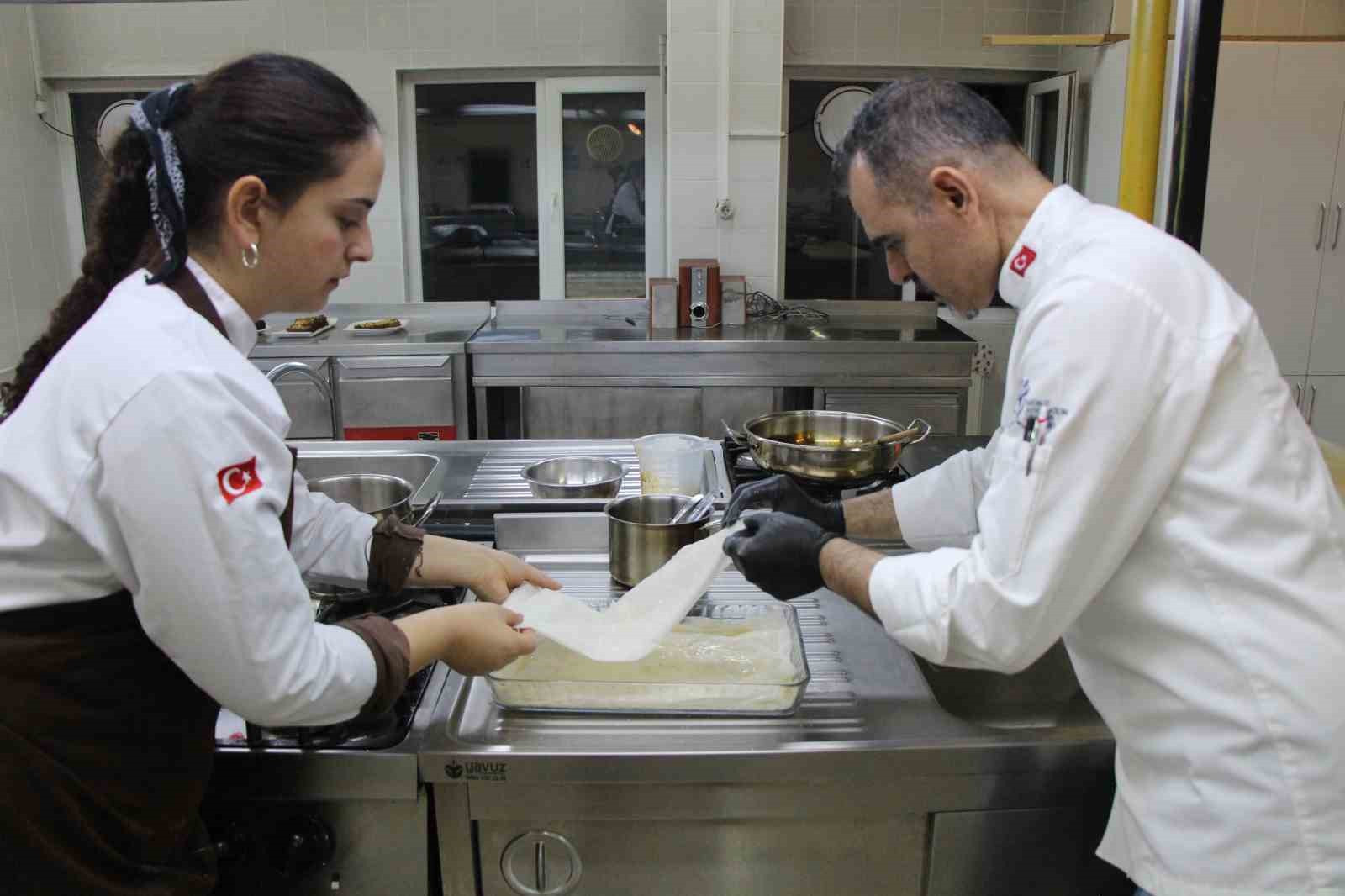 Amasya’nın yeni lezzeti ‘elmalı baklava’
