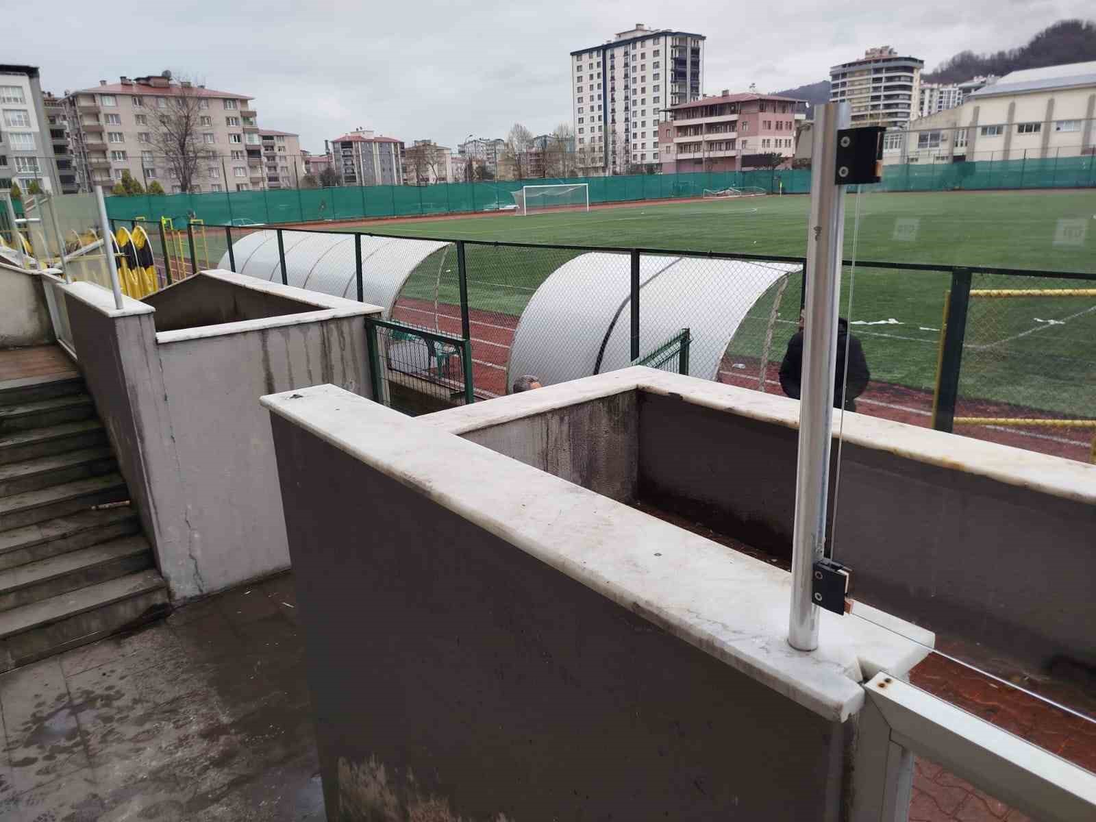 Amatör lig maçında olay çıktı: Musluklar söküldü, camlar kırıldı
