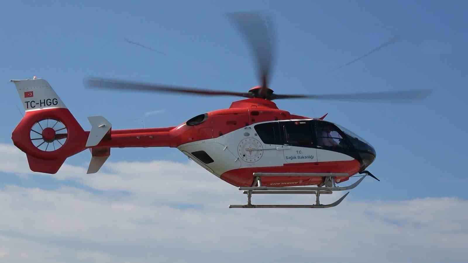 Ambulans helikopter yeni doğan bebek için zamanla yarıştı
