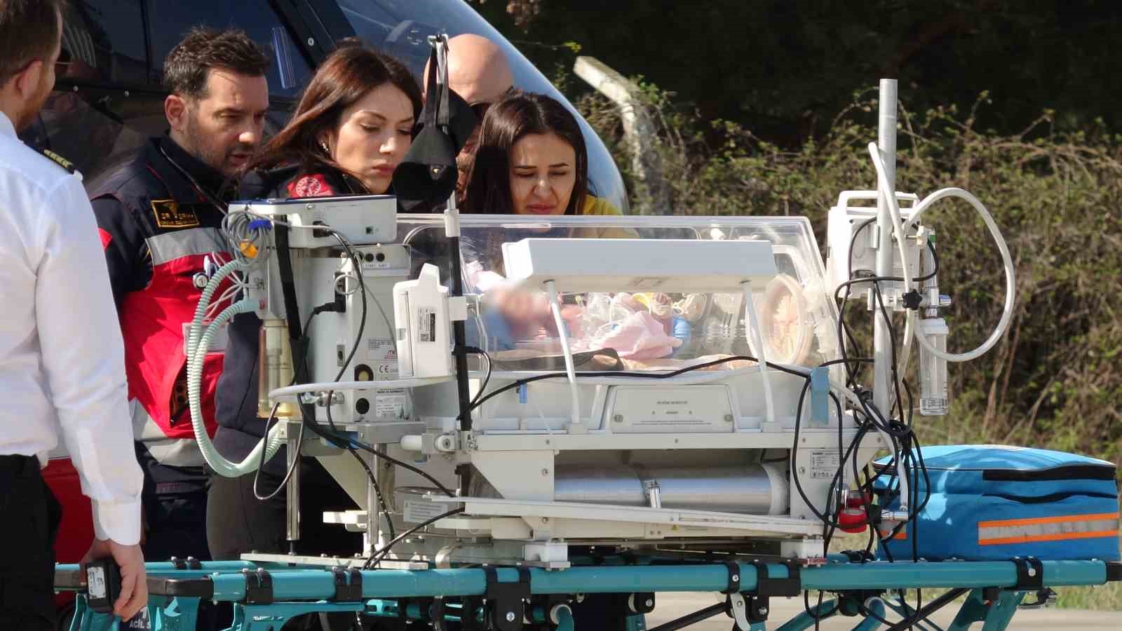 Ambulans helikopter yeni doğan bebek için zamanla yarıştı
