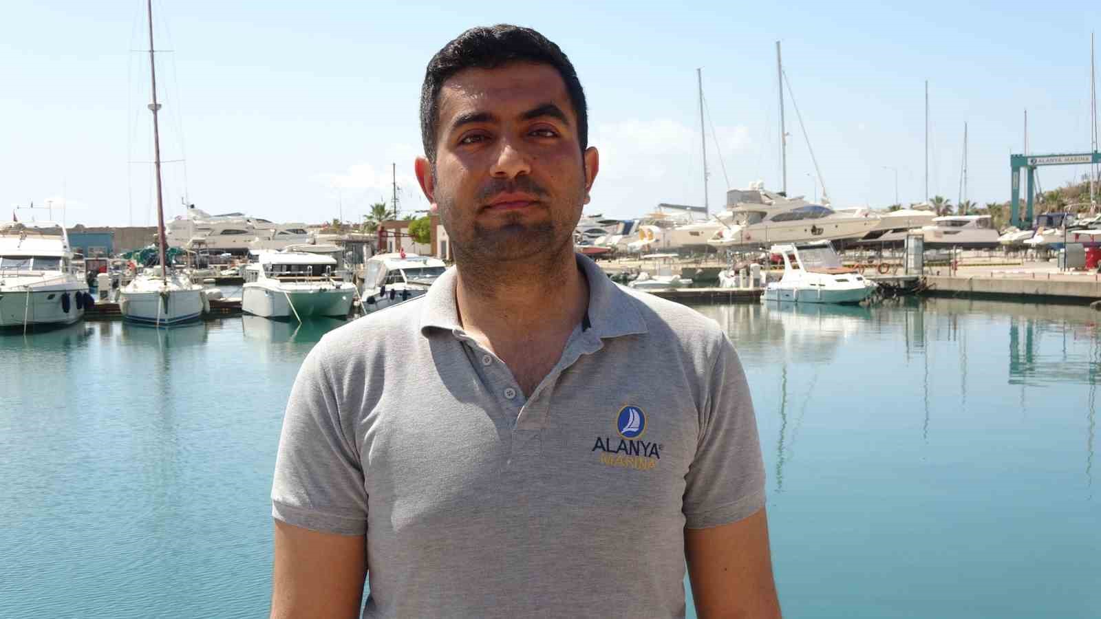 Ambulans kapatılan yol sebebiyle olay yerine ulaşamadı, kalp krizi geçiren vatandaş botla kurtarıldı
