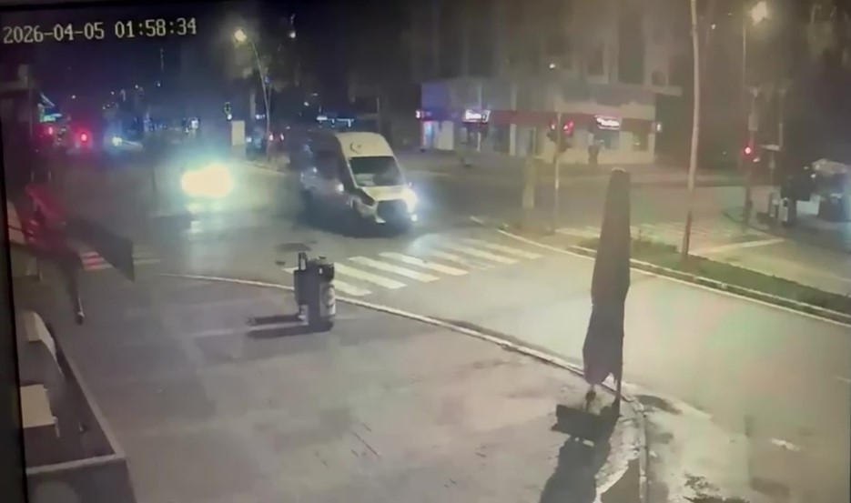 Ambulansa çarpan aracın sürücüsü alkollü çıktı
