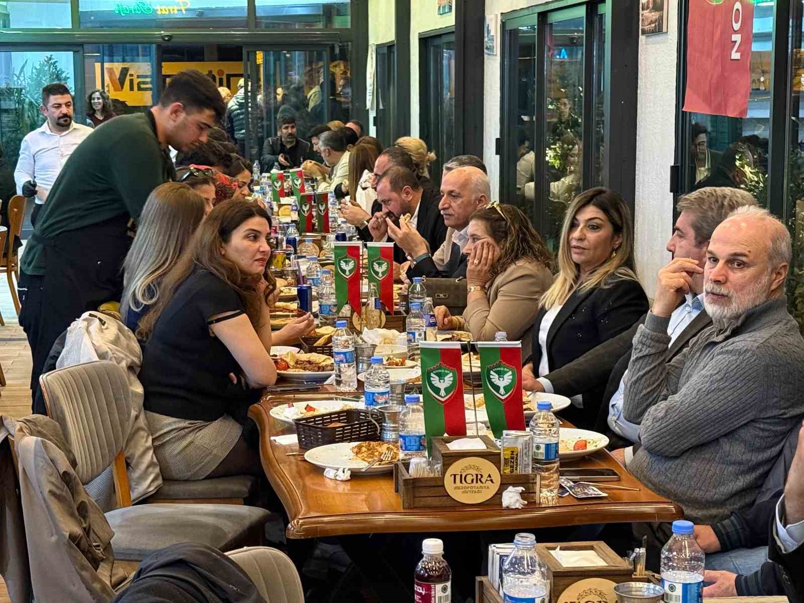 Amed Sportif Faaliyetler’den şampiyonluk yemeği
Amed Sportif Faaliyetler’den şampiyonluk yemeği