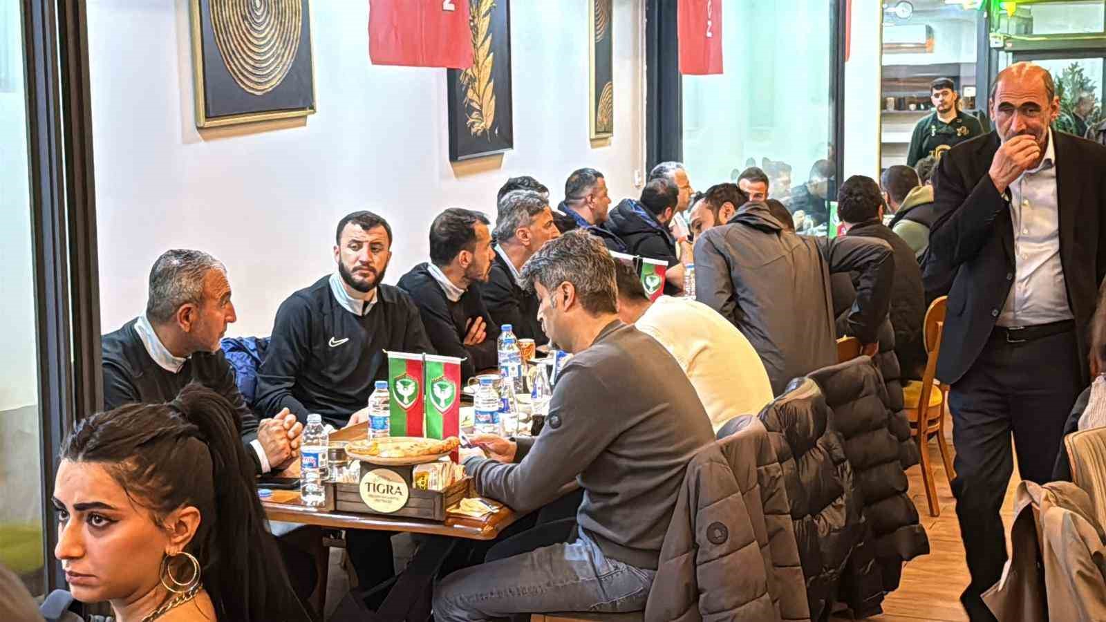 Amed Sportif Faaliyetler’den şampiyonluk yemeği
Amed Sportif Faaliyetler’den şampiyonluk yemeği