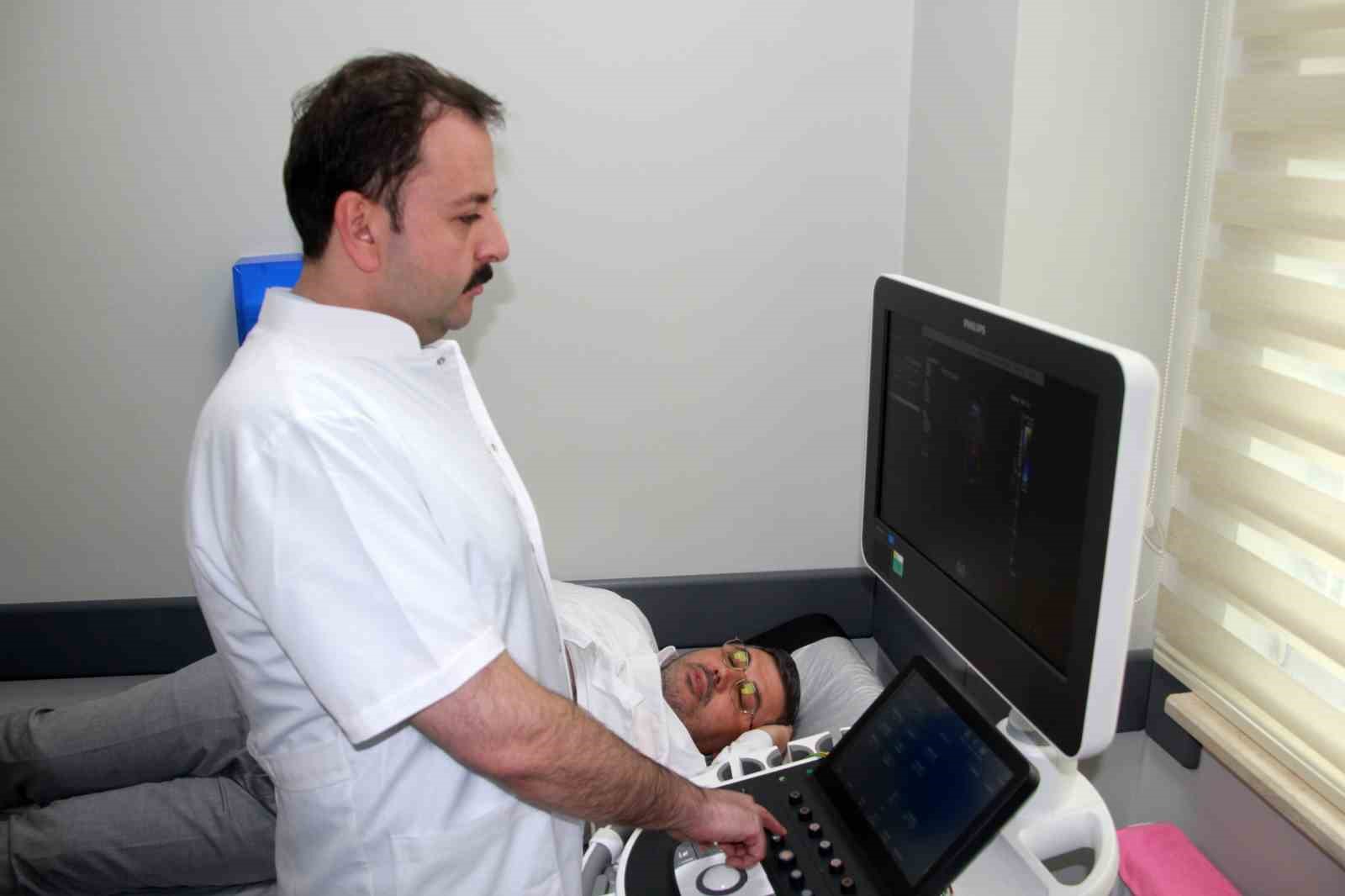 Ameliyatsız, stentsiz tedavi: Kalp damarları ilaç kaplı balonla açıldı
Ameliyatsız, stentsiz tedavi: Kalp damarları ilaç kaplı balonla açıldı